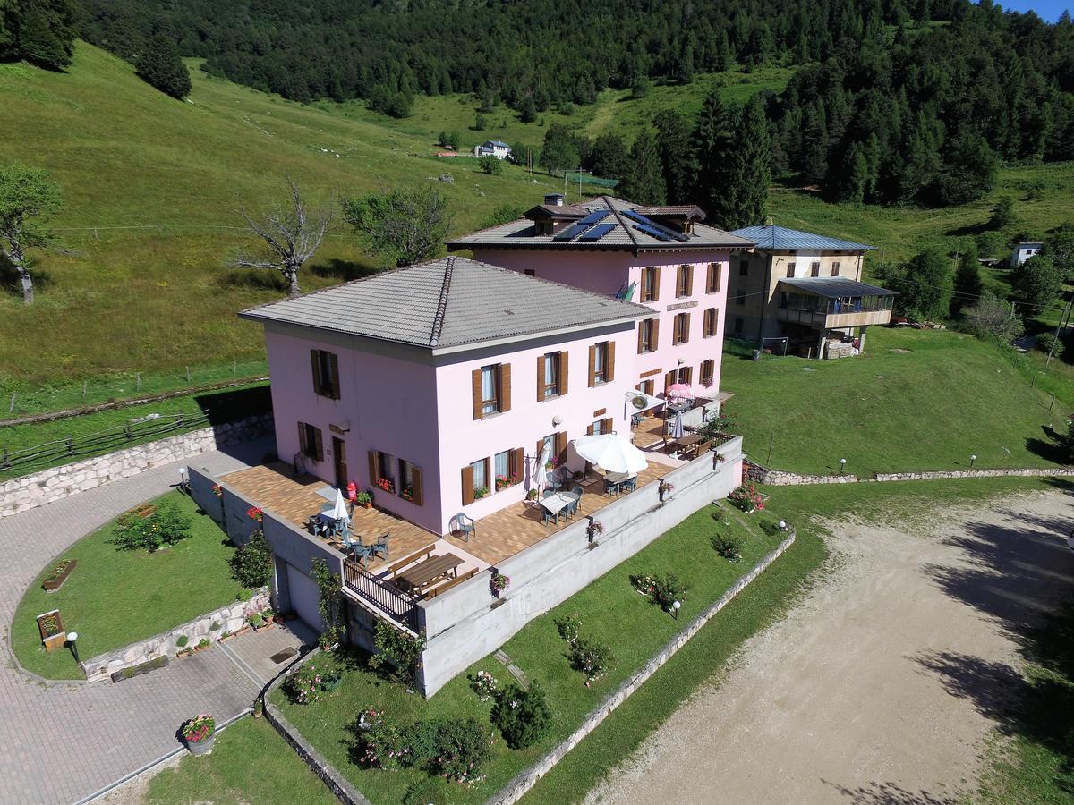 Albergo Alpino Da Tullio Avio Eksteriør bilde